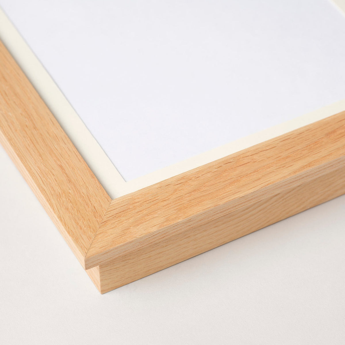 Close-up of the oak frame corner joint and mount