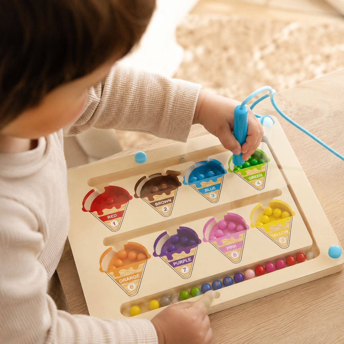 Magnetic Color Maze Ice Cream Sorting Board - utilisation close up