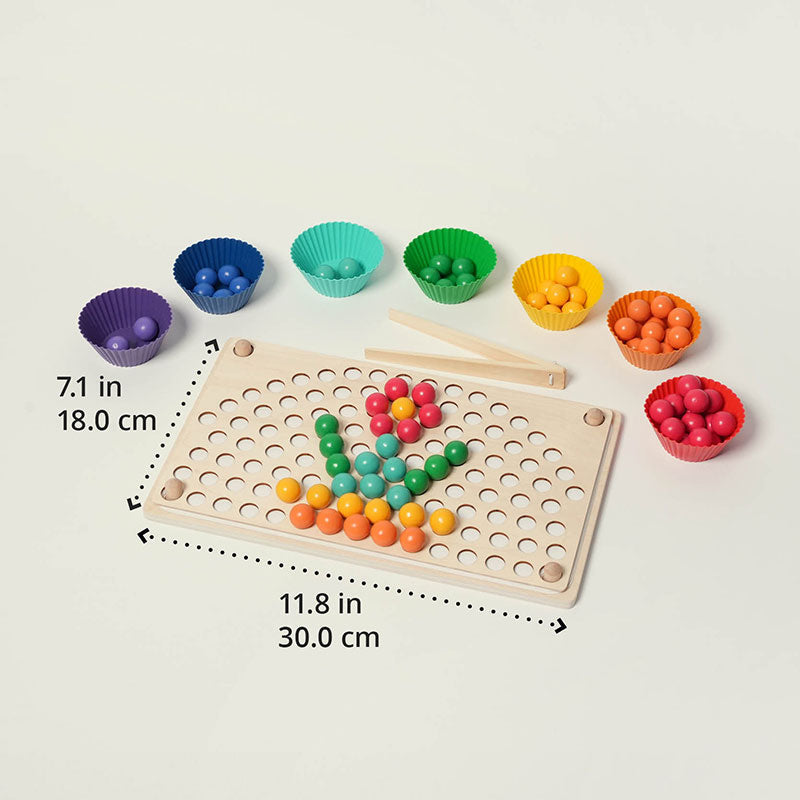 Bead pegboard with its sorting cups and tools, shown with dimensions