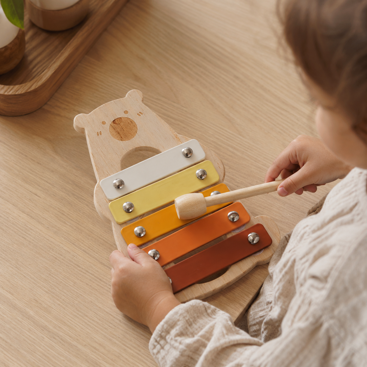 Wooden Bear Xylophone Musical Toy - utilisation close up